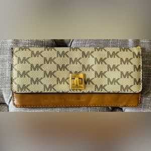 Michael Kors the Natalie Flap Wallet